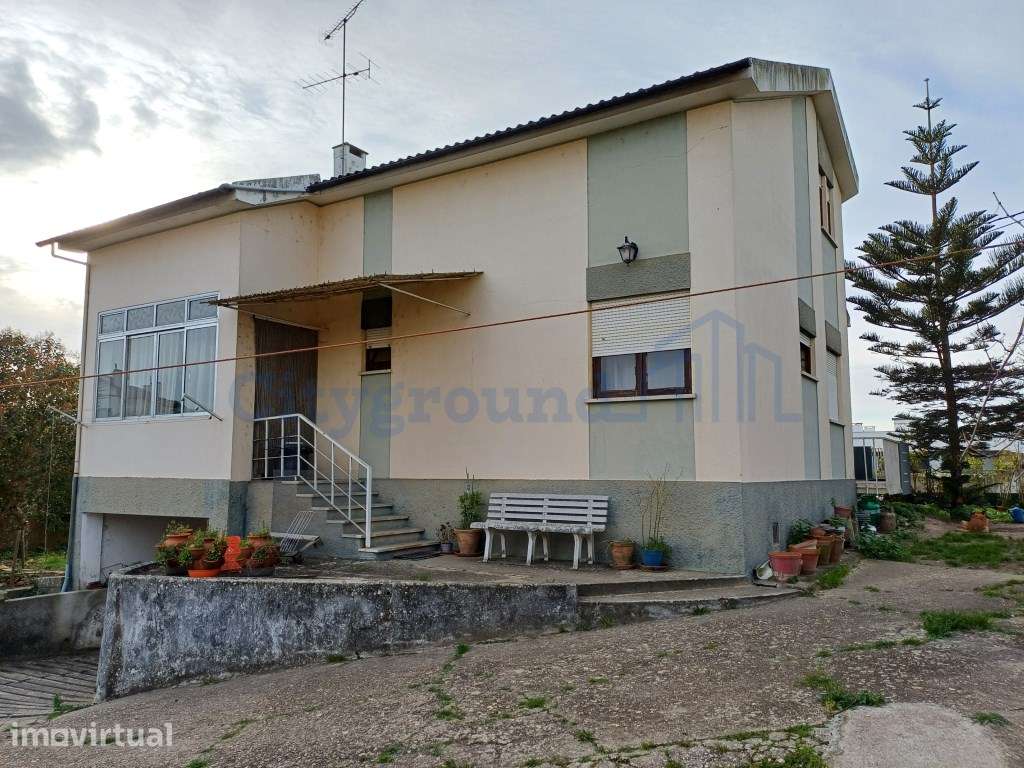 Moradia V5 com terreno urbano numa Localização Privilegiada em Leiria - Grande imagem: 3/28
