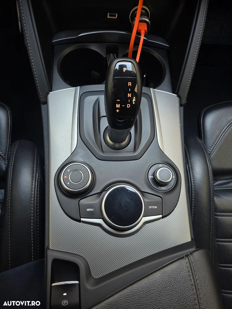 Alfa Romeo Stelvio - 9