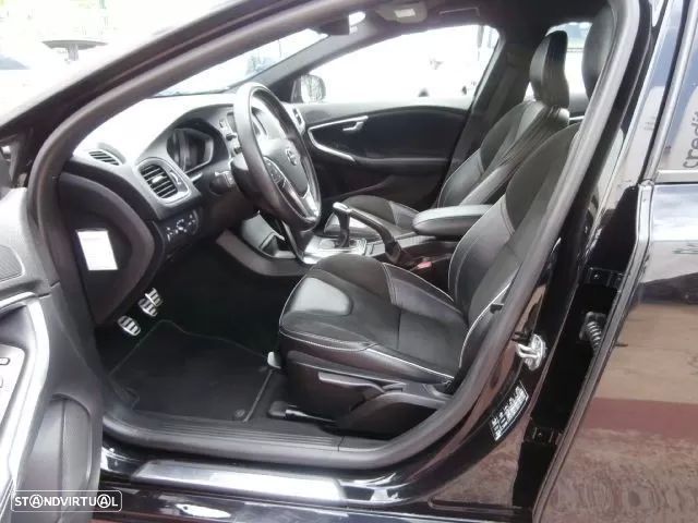 Volvo V40 2.0 D2 R-Design - 12