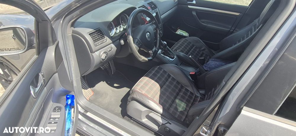 Volkswagen Golf - 5