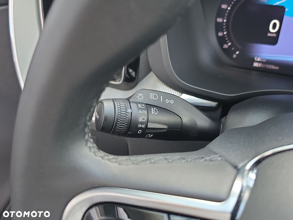 Volvo XC 60 B4 D Plus Dark - 15