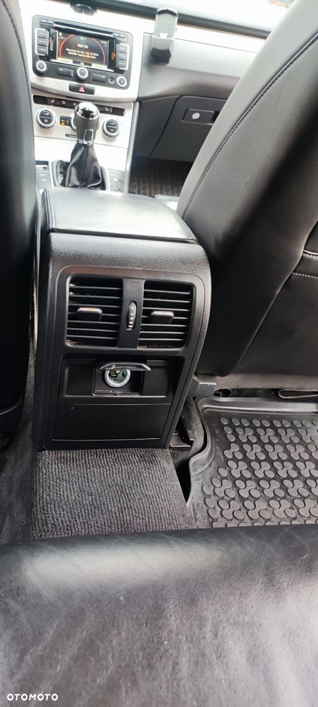 Volkswagen Passat Variant 2.0 TDI BlueMotion Technology Highline - 27