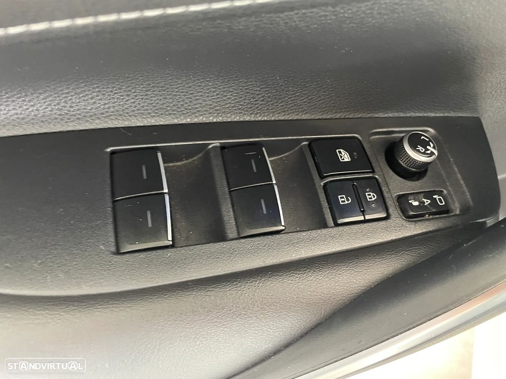 Toyota Corolla 1.8 Hybrid Exclusive - 12