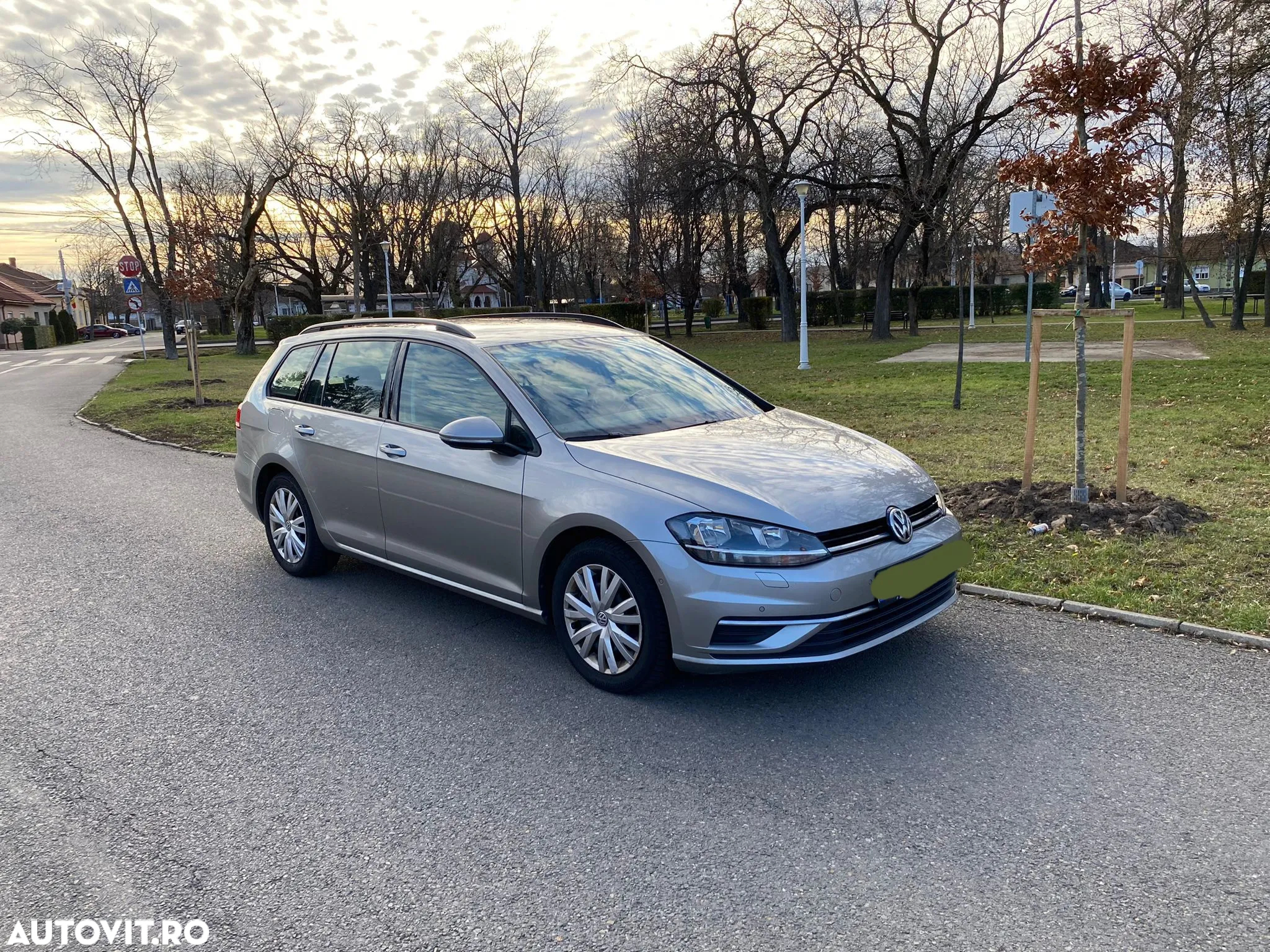 Volkswagen Golf 2.0 BlueTDI Comfortline - 23