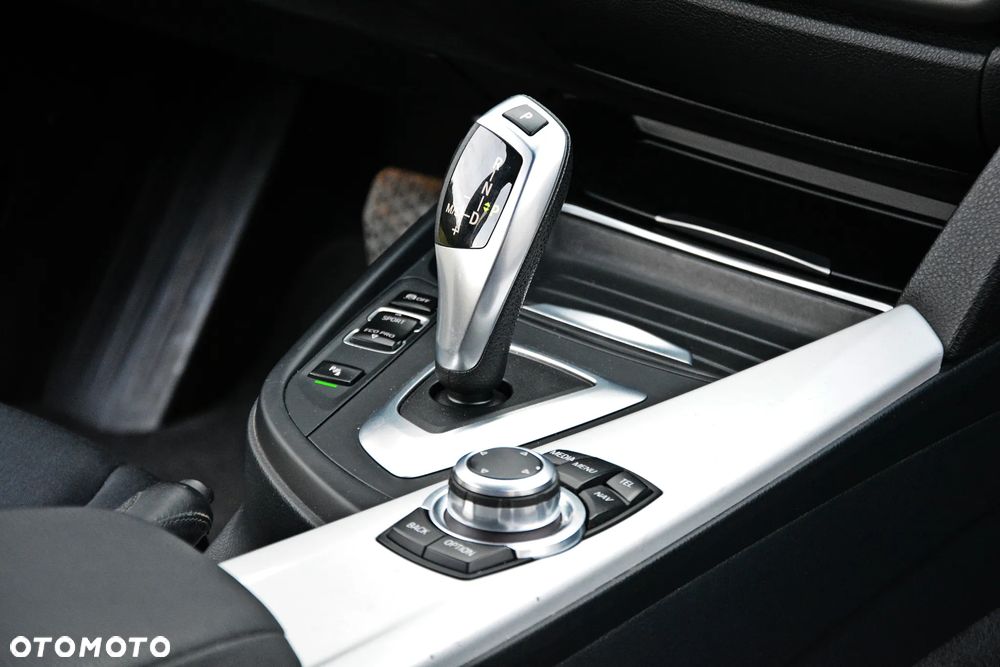 BMW Seria 3 320d Sport-Aut - 39