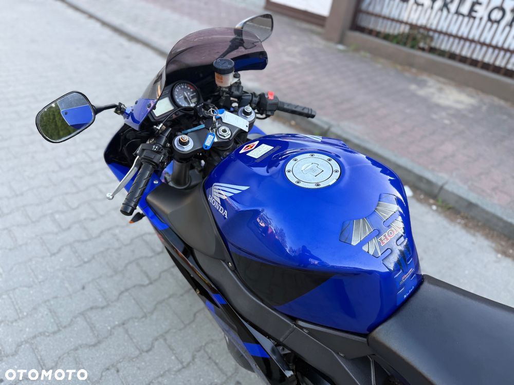 Honda CBR - 25