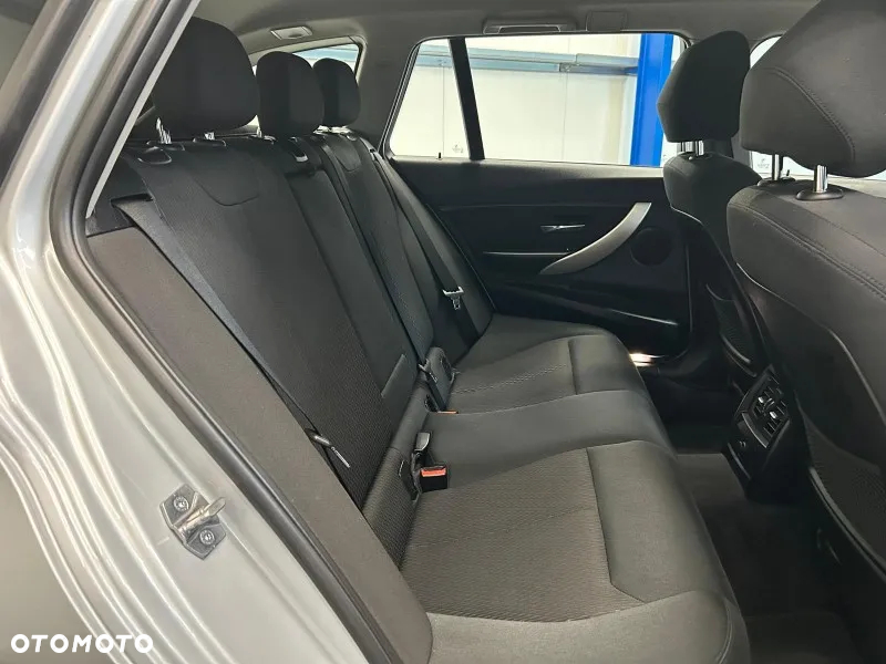 BMW Seria 3 318d - 24