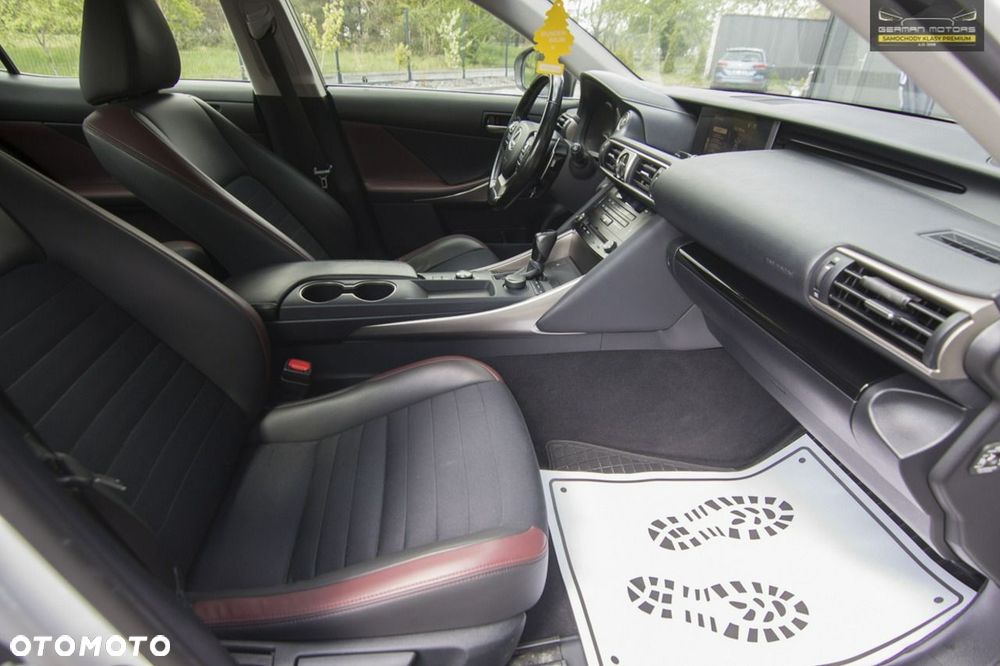 Lexus IS - 30