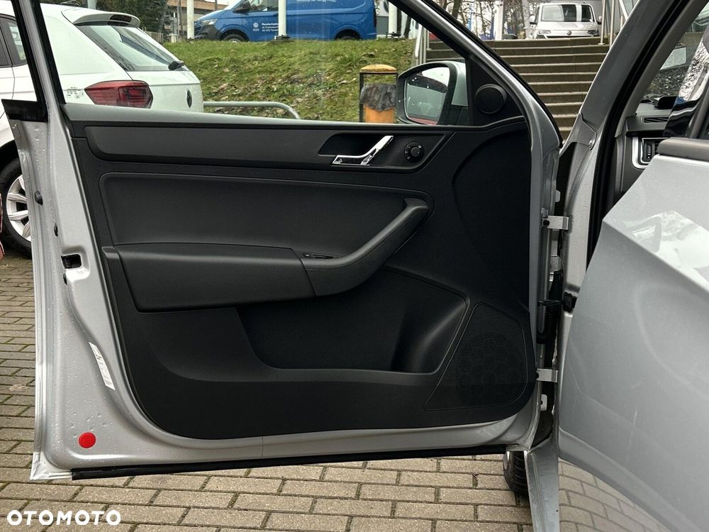 Skoda RAPID Spb 1.4 TSI Elegance Max DSG - 10