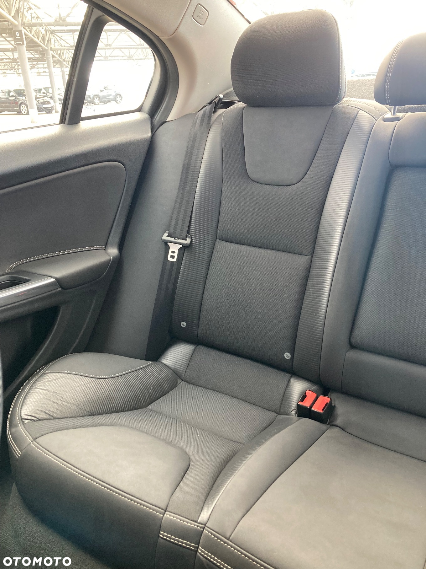 Volvo S60 D4 R-Design - 11
