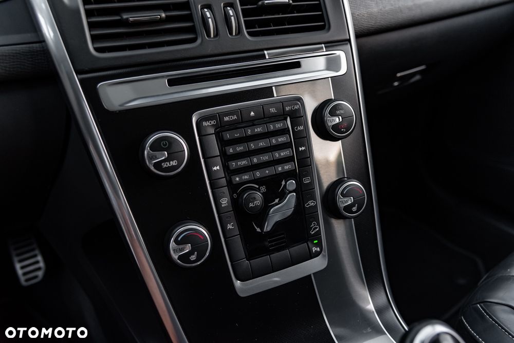 Volvo XC 60 T6 AWD R-Design - 35