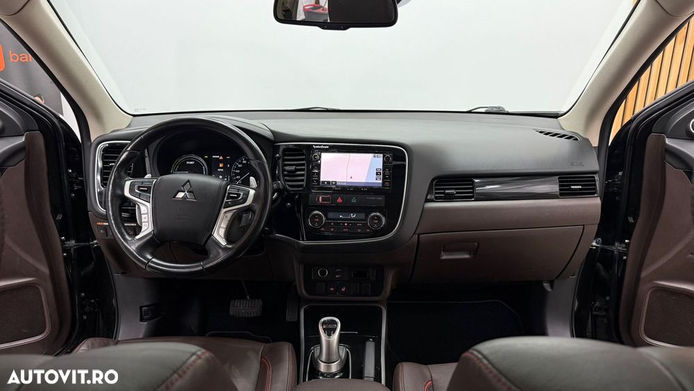 Mitsubishi Outlander 2.0 4WD Plug-In Hybrid - 7