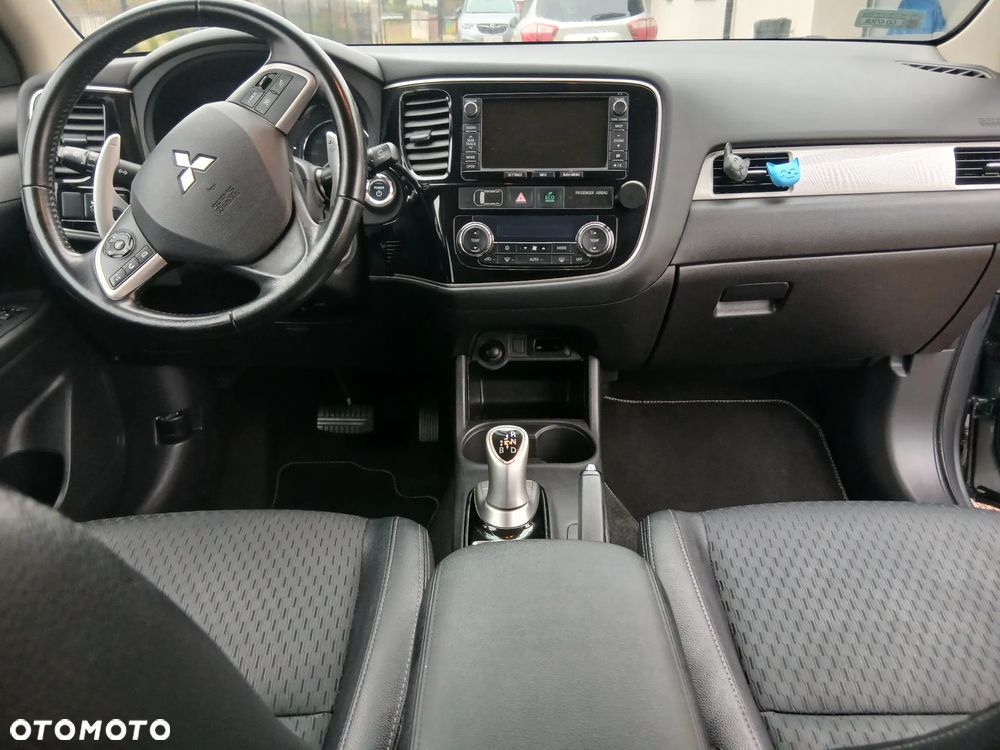 Mitsubishi Outlander - 14