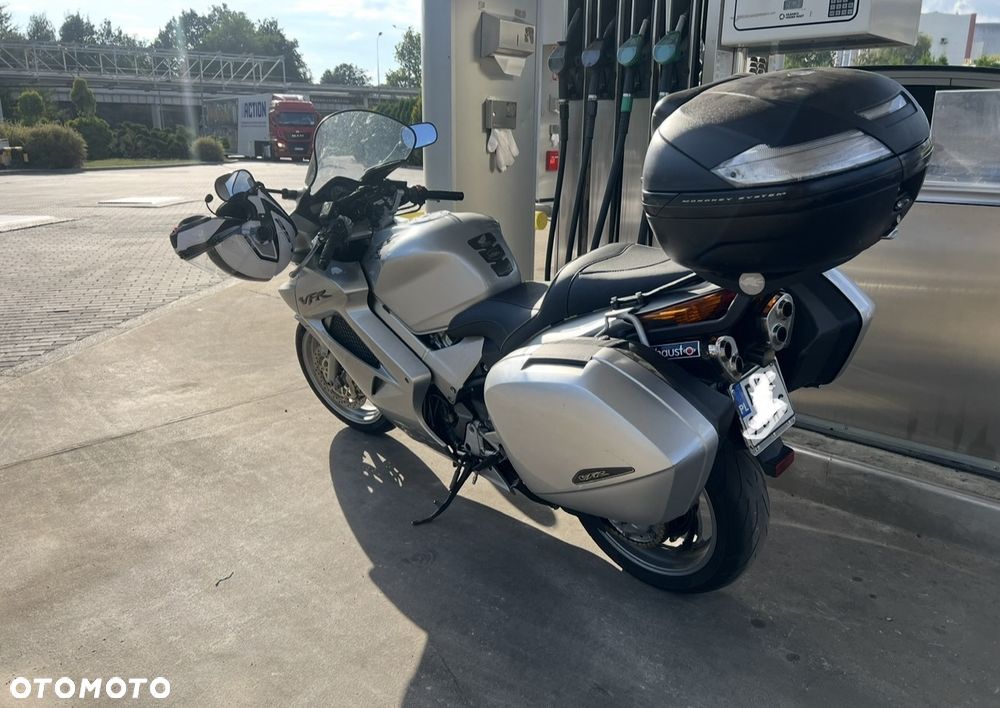 Honda VFR - 1