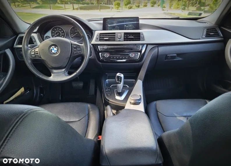 BMW Seria 3 320i - 13