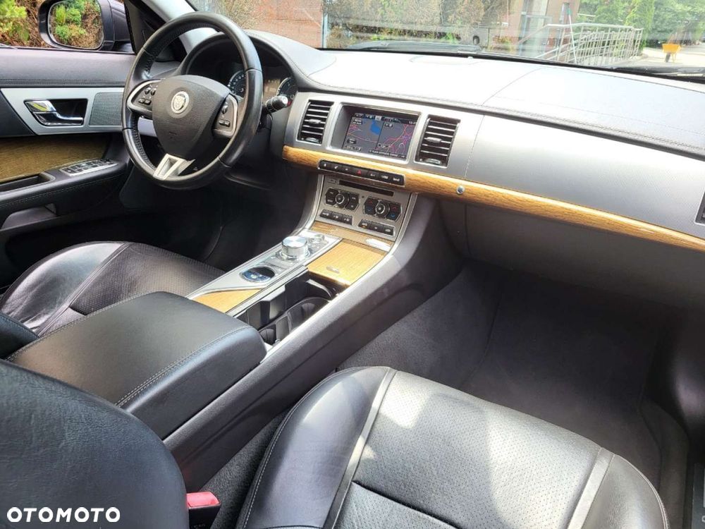 Jaguar XF - 7