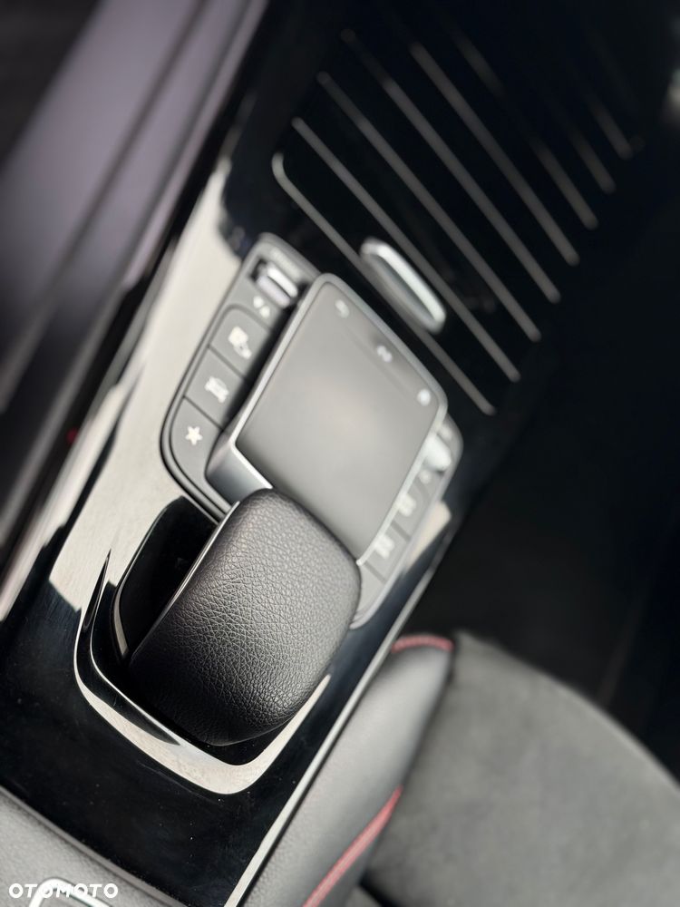 Mercedes-Benz CLA 200 7G-DCT AMG Line - 36