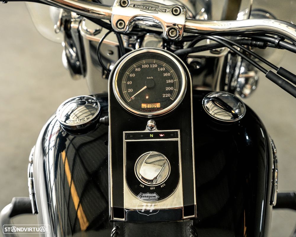 Harley-Davidson FLST Softail Deluxe - 6