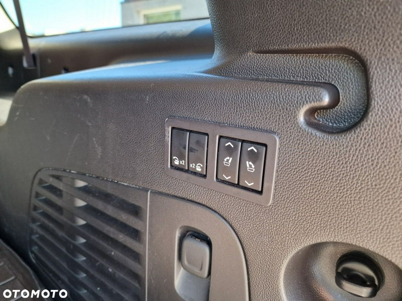 Cadillac Escalade - 40