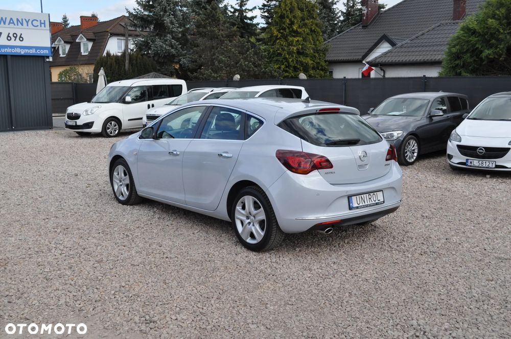 Opel Astra 1.6 Turbo Automatik - 9
