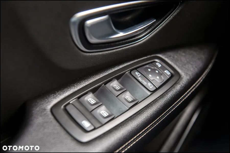 Renault Grand Scenic - 32