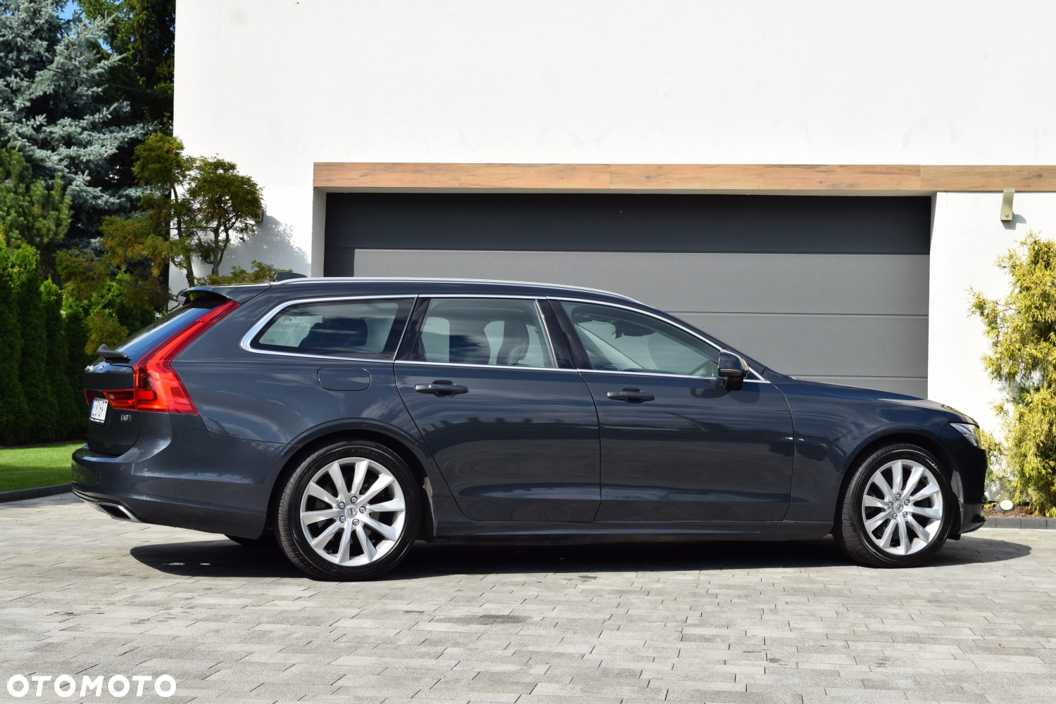 Volvo V90 T8 AWD Plug-In Hybrid Momentum Pro - 36
