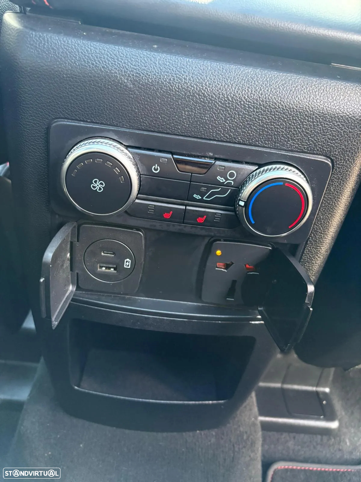 Ford Explorer 3.0 EcoBoost PHEV ST-Line - 26