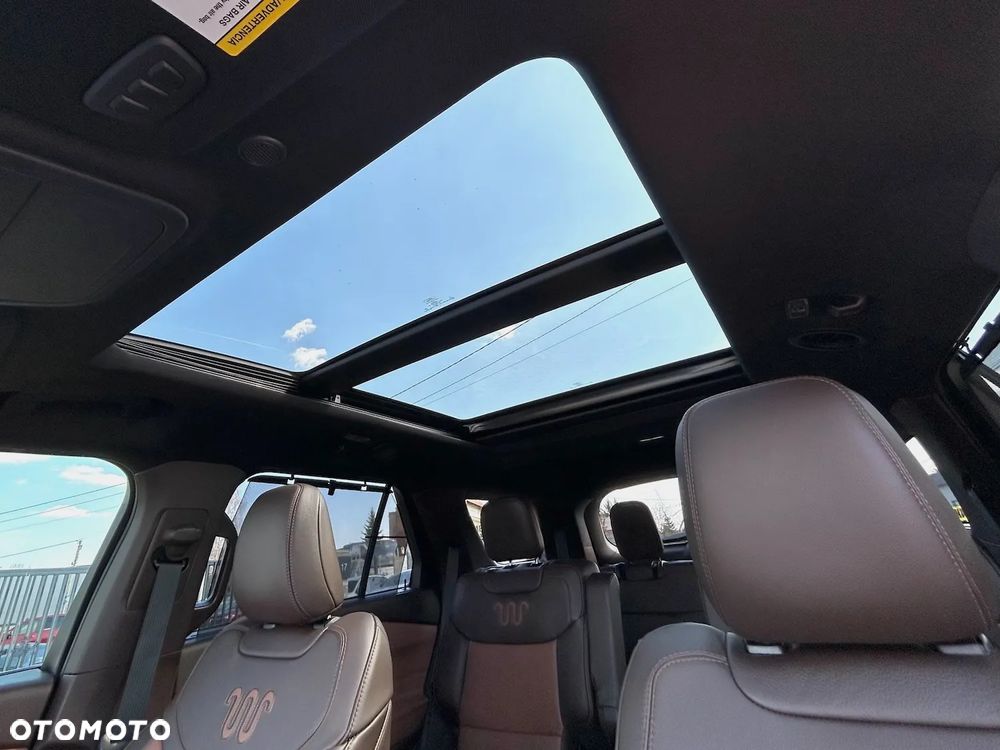 Ford Explorer - 32
