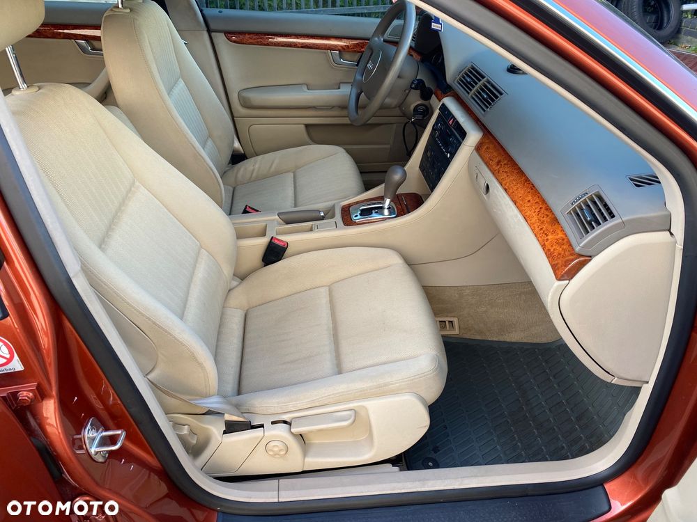 Audi A4 Limousine - 8