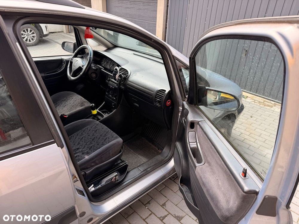 Opel Zafira 1.8 16V Elegance - 8