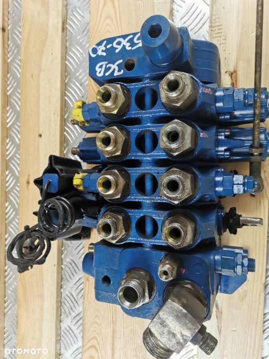 JCB 536-70 {Rozdzielacz hydrauliczny Rexroth 332D7916} - 2