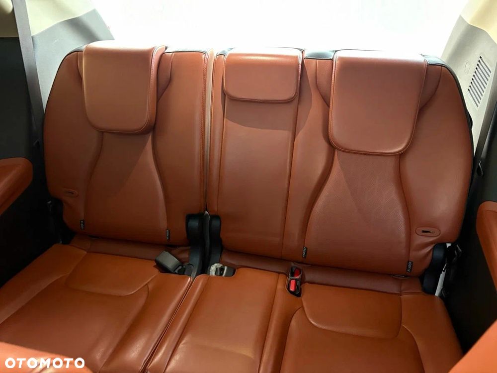 Kia Carnival - 34