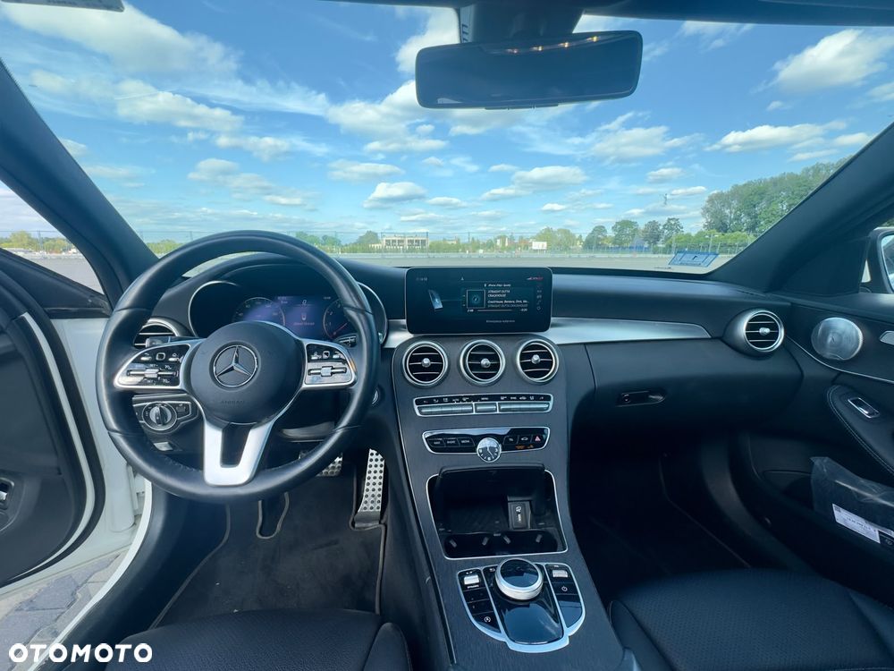 Mercedes-Benz Klasa C 300 4Matic 9G-TRONIC AMG Line - 11
