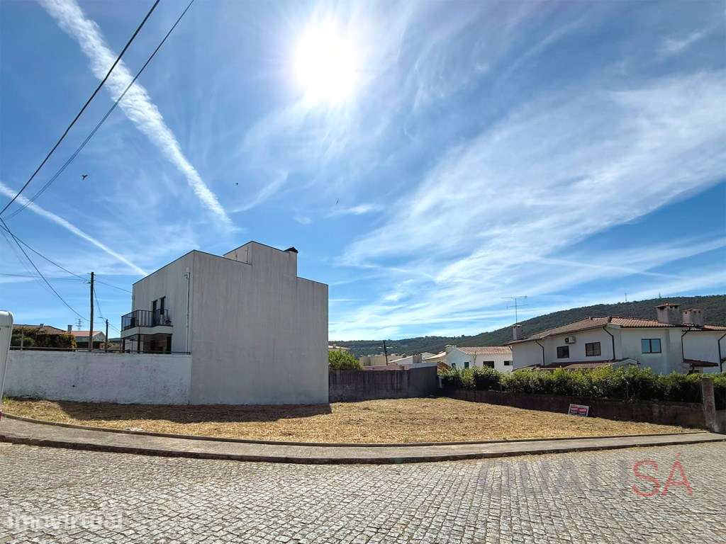 Lote de gaveto para construção de moradia em Nogueira em Braga - Grande imagem: 3/26