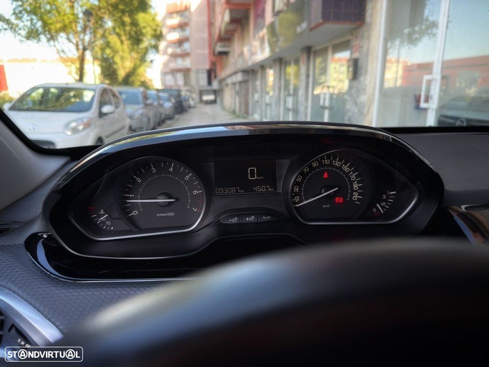 Peugeot 2008 1.2 PureTech Style - 21