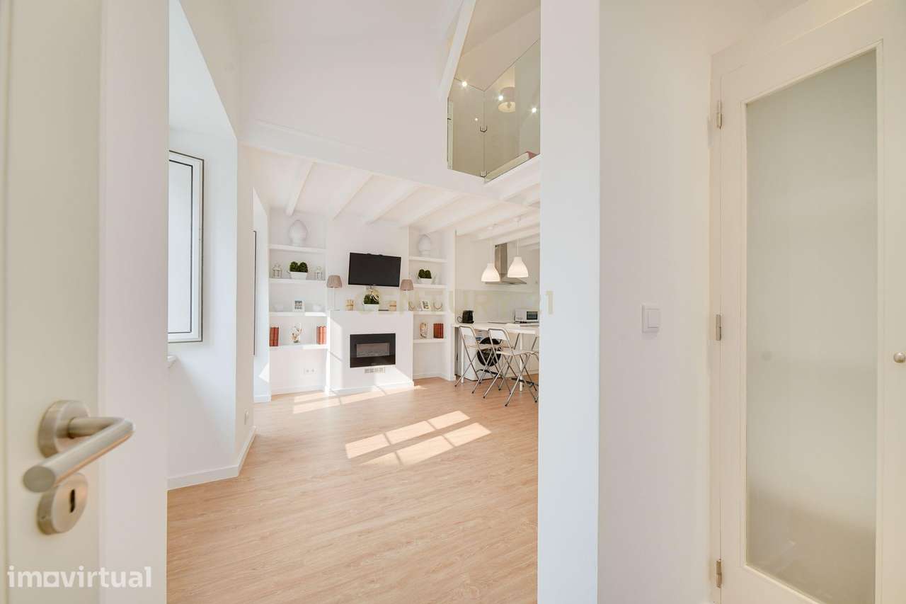 Apartamento T2 Triplex para Arrendamento | Santos-o-Velho | Janelas Ve - Grande imagem: 5/39