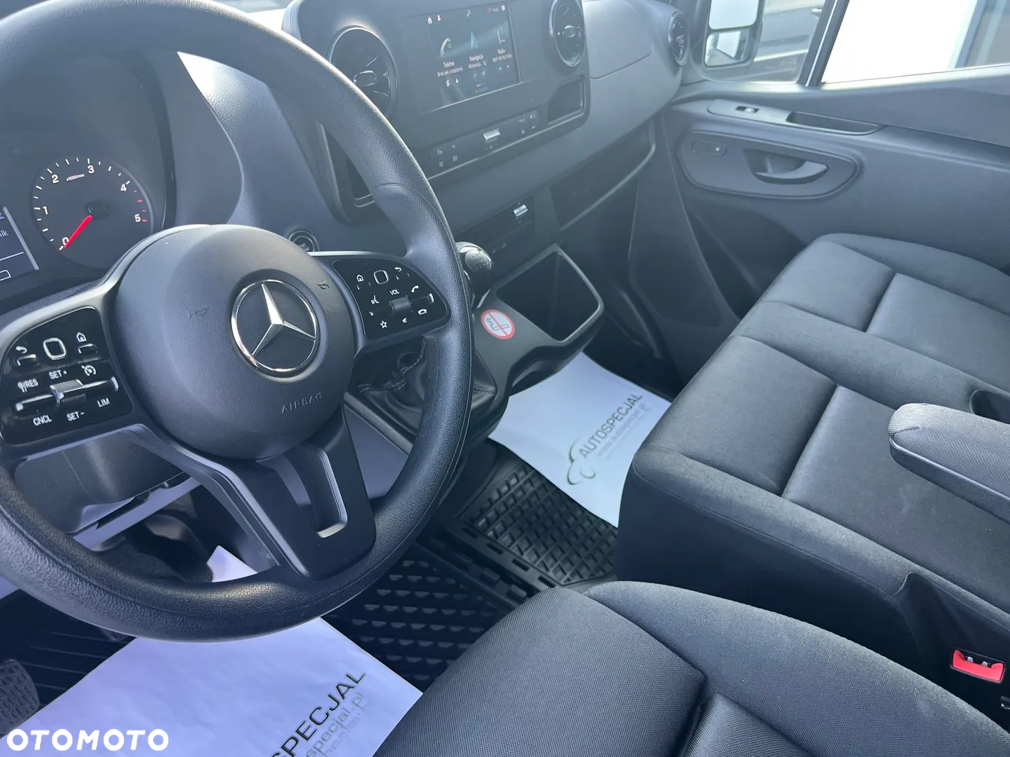 Mercedes-Benz Sprinter - 20