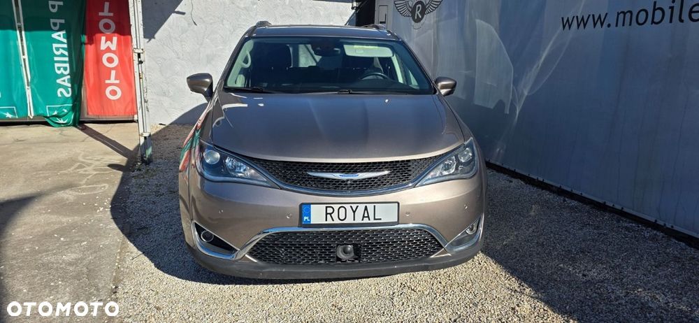 Chrysler Pacifica - 4