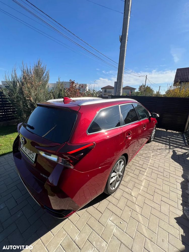 Toyota Auris 1.8 L VVT-i Hybrid Sol + - 3