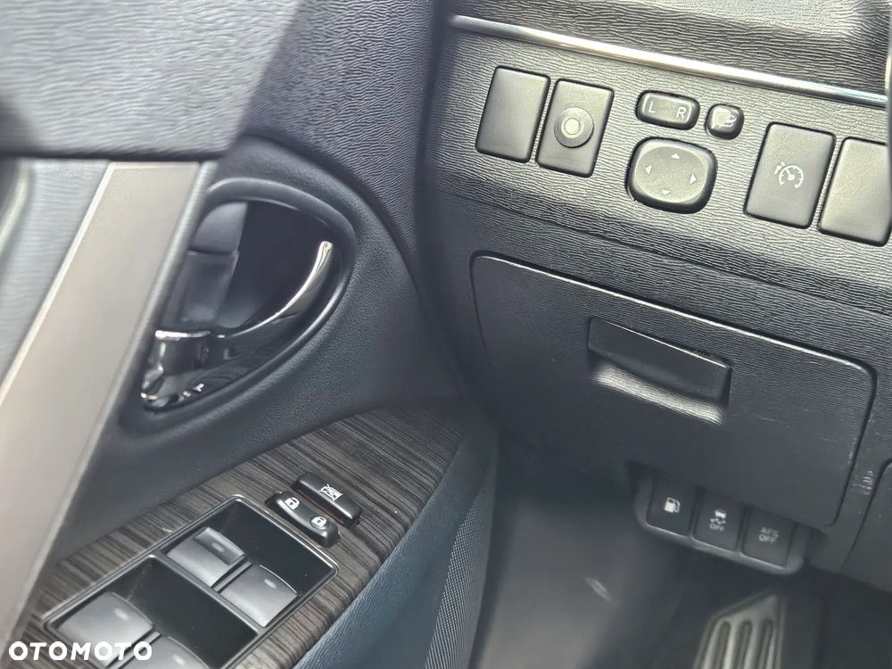 Toyota Avensis 1.8 Premium - 22