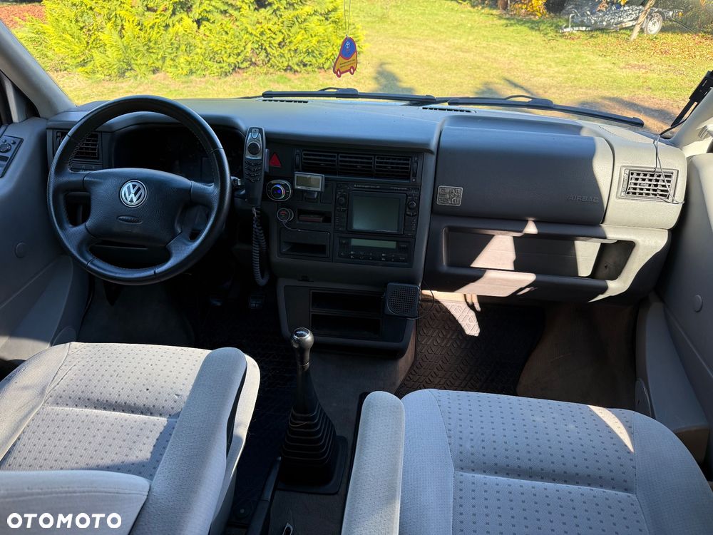 Volkswagen Caravelle - 10