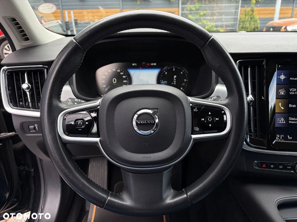 Volvo V90 D3 Geartronic Momentum Pro - 21