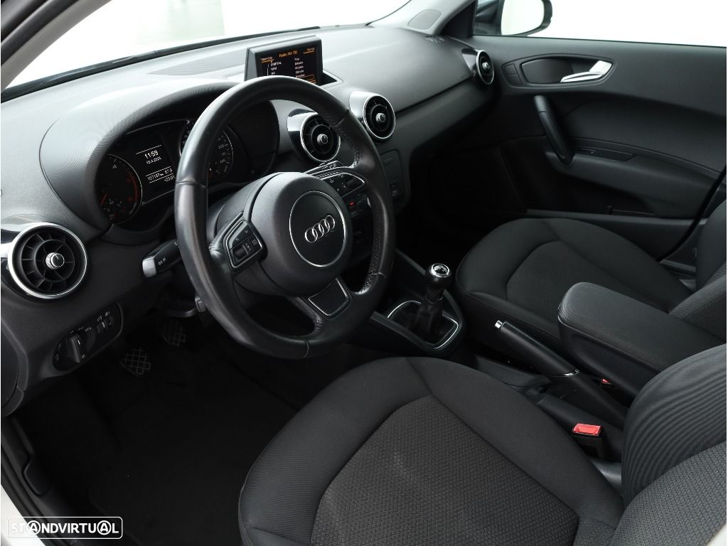 Audi A1 Sportback 1.6 TDI S-line - 26
