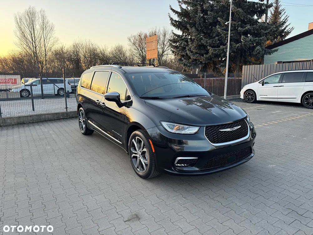 Chrysler Pacifica - 5