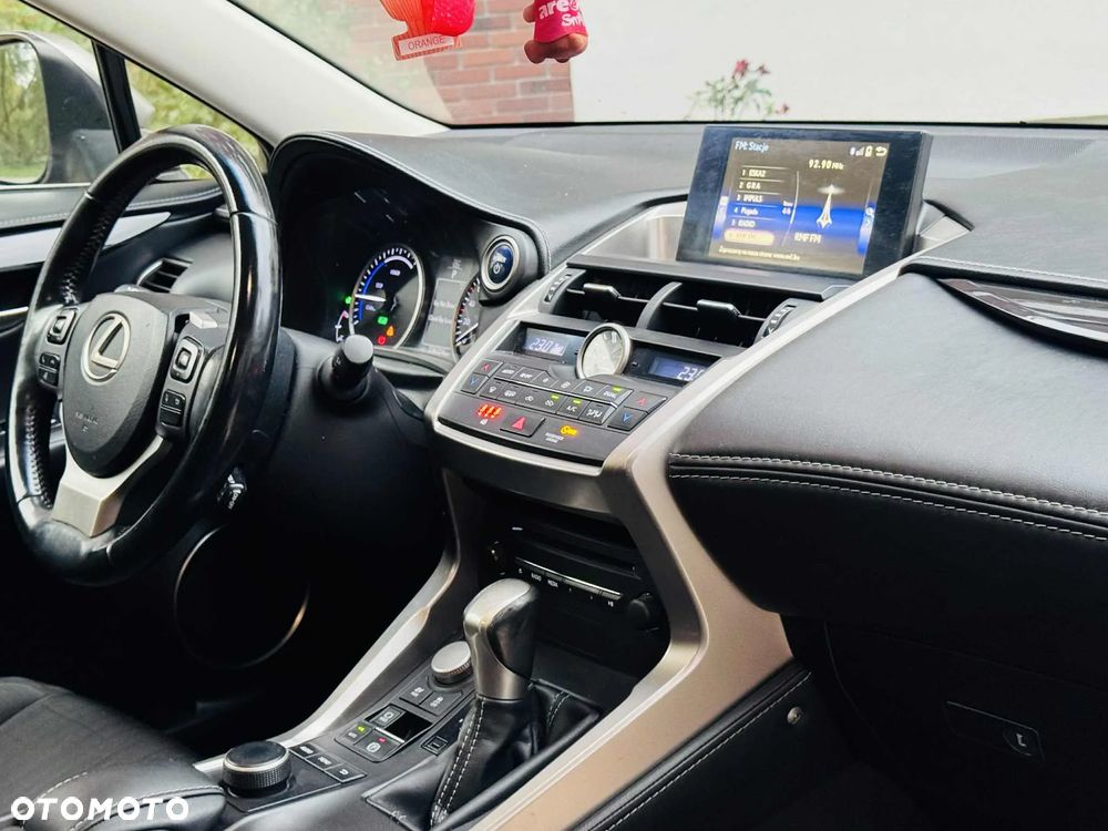 Lexus NX 300h Elite 2WD - 31