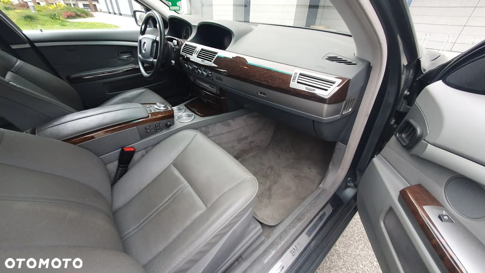 BMW Seria 7 740i - 16