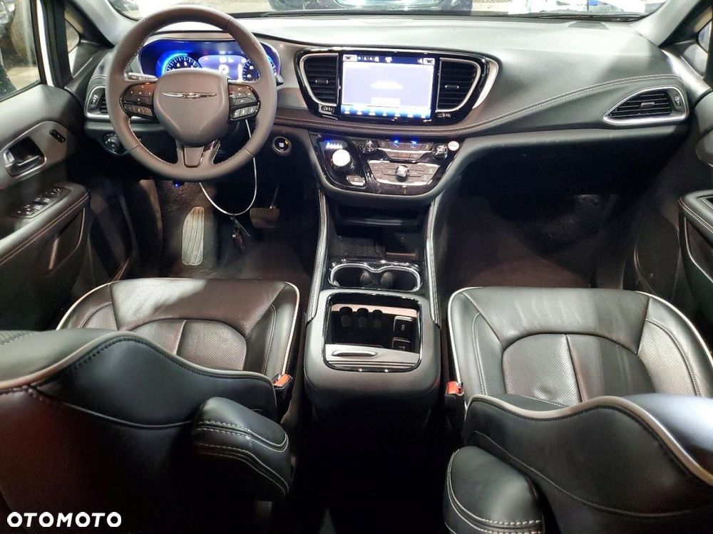 Chrysler Pacifica - 8