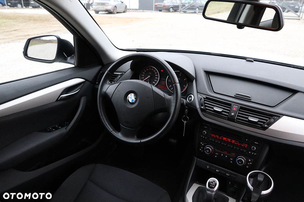 BMW X1 sDrive18d xLine - 25