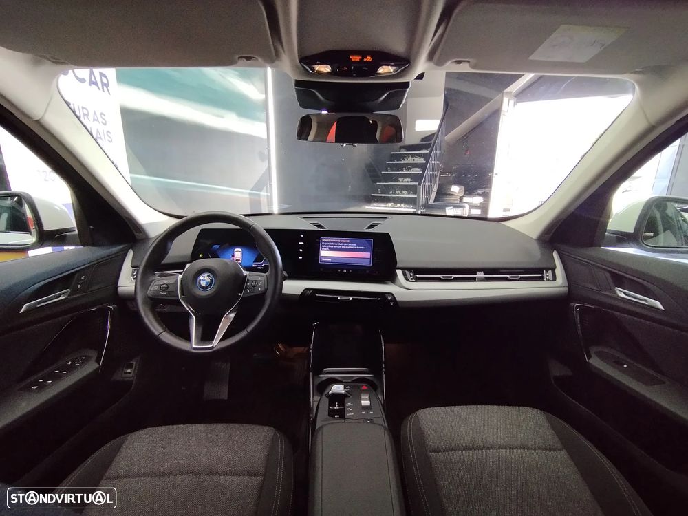 BMW iX1 eDrive20 - 21