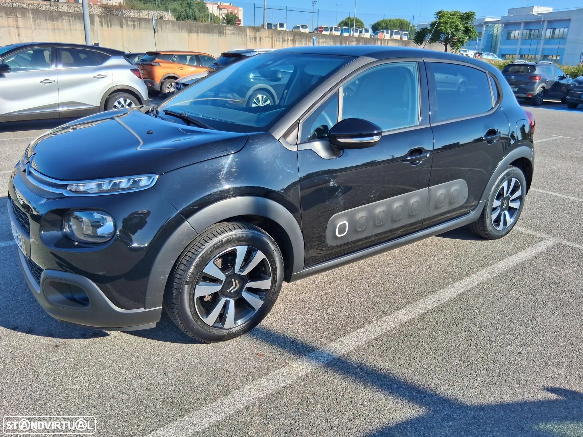 Citroën C3 1.2 PureTech Shine - 1